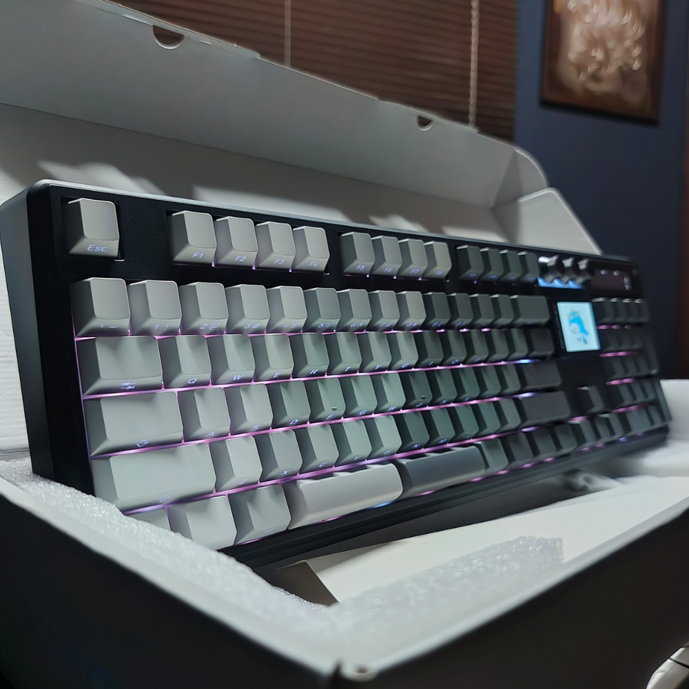 Mechanical Gaming Keyboard Full Layout with LCD Screen & 3 Knobs